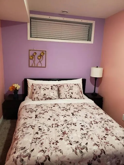 Cozy Two Bedroom Guest Suite In Nw Calgary 0*,