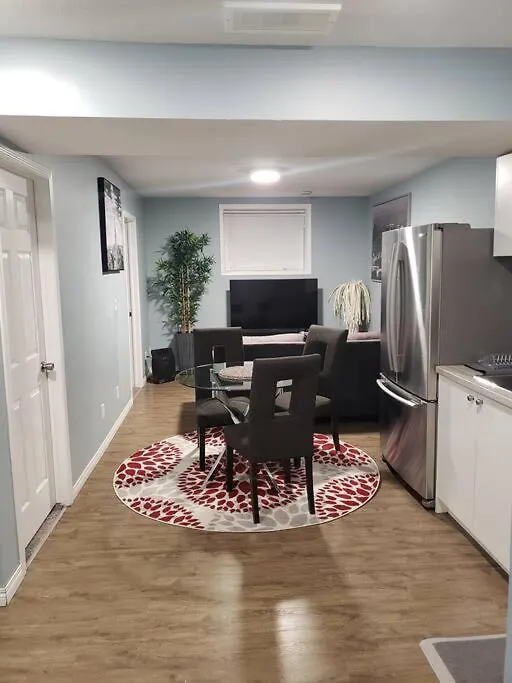 Cozy Two Bedroom Guest Suite In Nw Calgary 0*,
