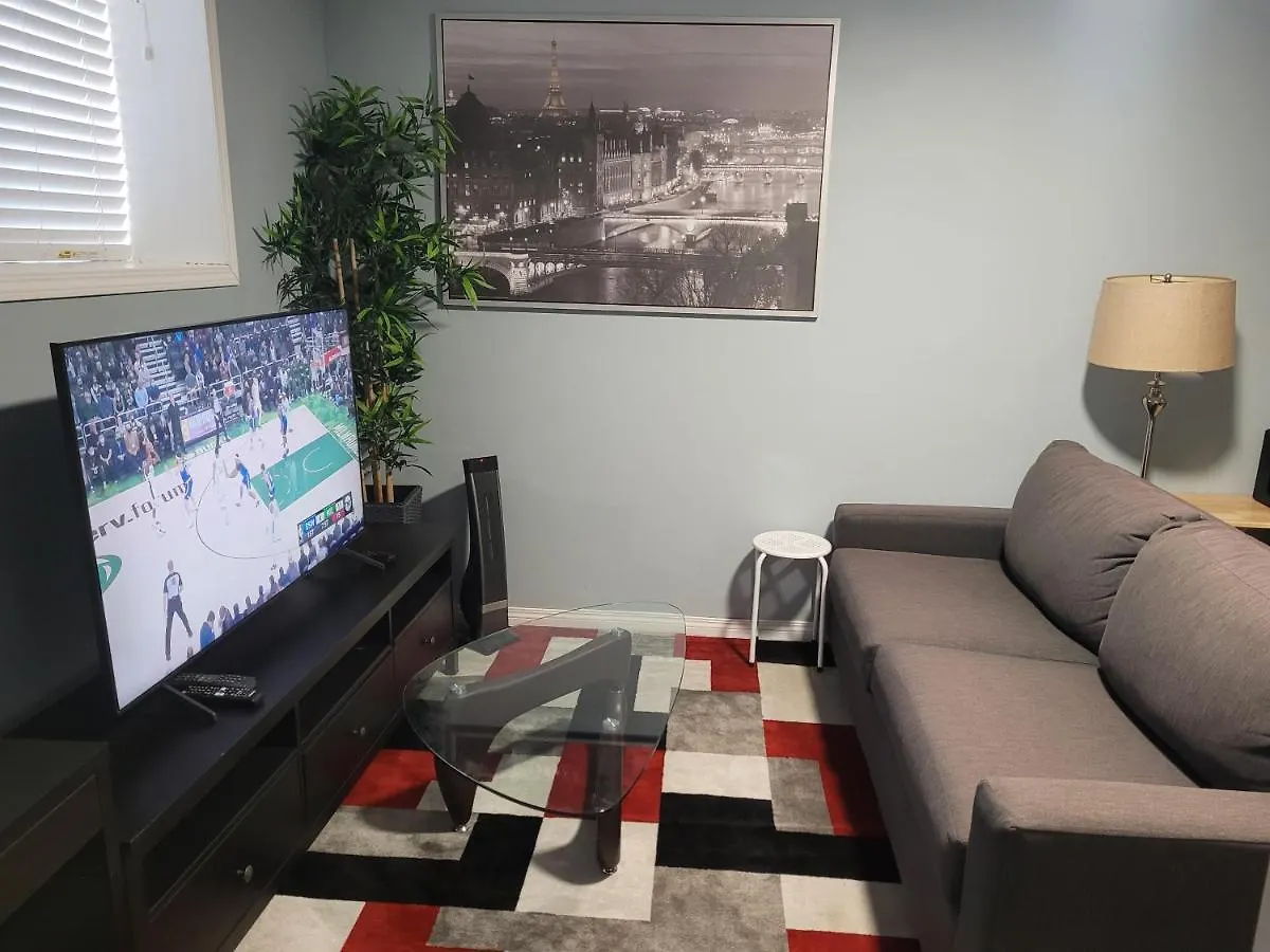 Cozy Two Bedroom Guest Suite In Nw Calgary