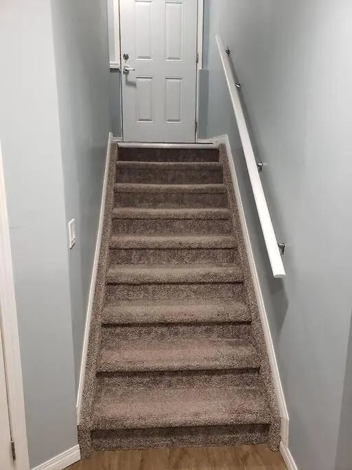 Cozy Two Bedroom Guest Suite In Nw Calgary